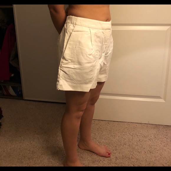 White short - Picture 2 of 4